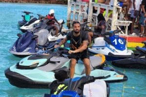 Ghost Shipwreck and Noah’s Ark Tiki Bar Guided Tour - The La Famille Express shipwreck stop: climb, jump, and safety reality
