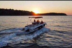 Private 2Hour Champagne Scenic Sunset cruise - What You’ll See on The Leeward Highway Stops