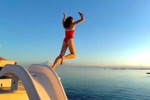 Private Sunset Cruise in Grace Bay - Cruising Providenciales at twilight: watching the water do the work